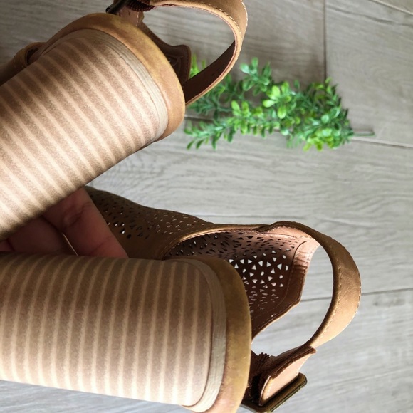 Universal Thread Sling Back Cut Out Ankle Booties - Picture 6 of 11